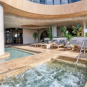 Encore Broadbeach - Official , Gold Coast Australia